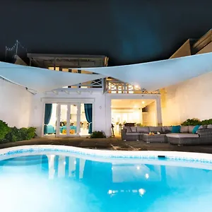 Caprice 9 - Oceanfront - Gated Community With Pool Holiday home Nassau
